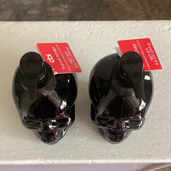LAST- NWT Pomegranate Vanilla Scented -2 Black Skull 💀 Hand Soap Pump Set - Picture 10 of 17